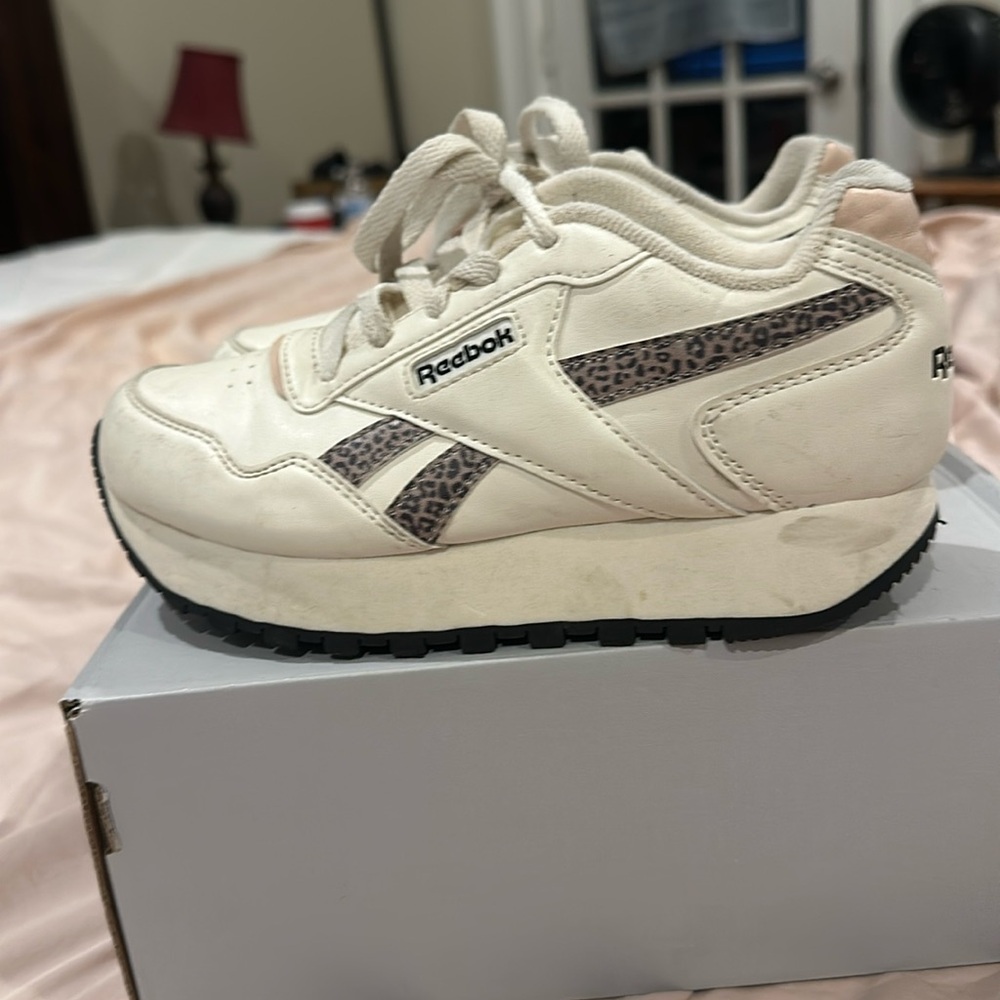 Reebok girls sneaker